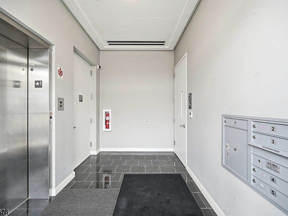 3rd image of 271 Millburn Ave #2A