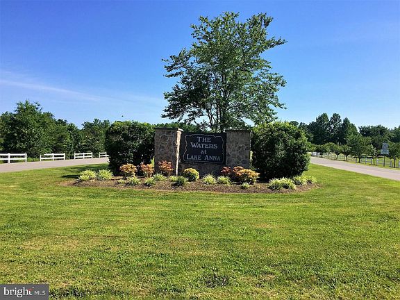 2nd image of 127 Lake Forest Dr