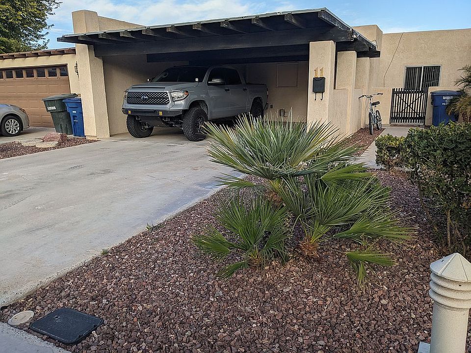HOA maintained landscape