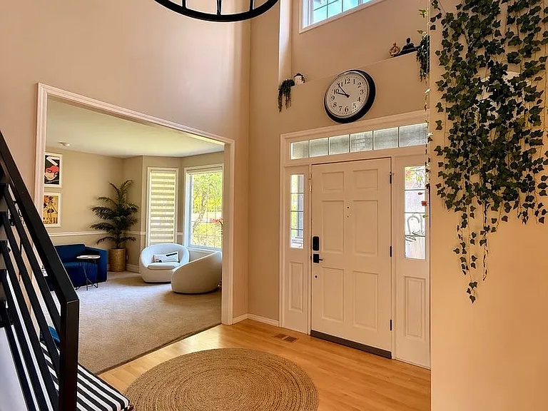 1922 NW New Hope Ct — Photo 2