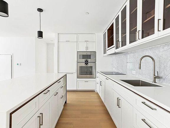 4th image of 115 E 55th St APT 16A