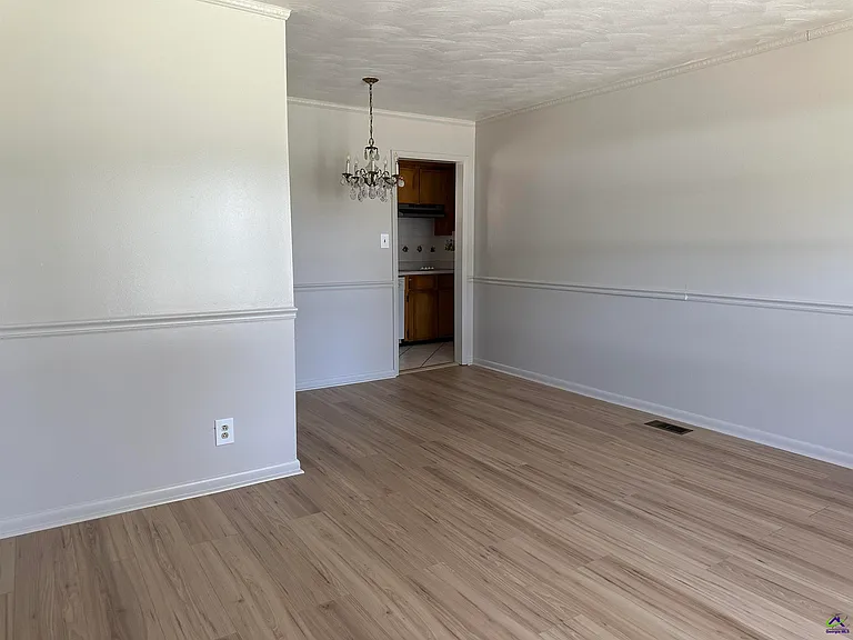 1218 Creekwood Dr — Photo 4