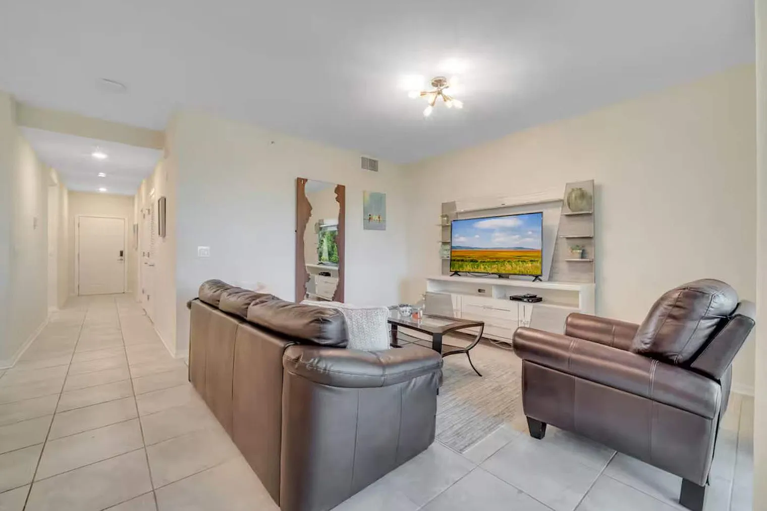 2 bed, 2.0 bath, 1184 sqft, $3,190 — Photo 3