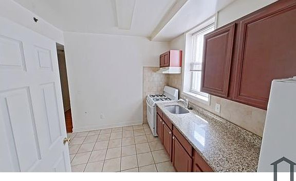 2nd image of 1726 W Girard Ave #2