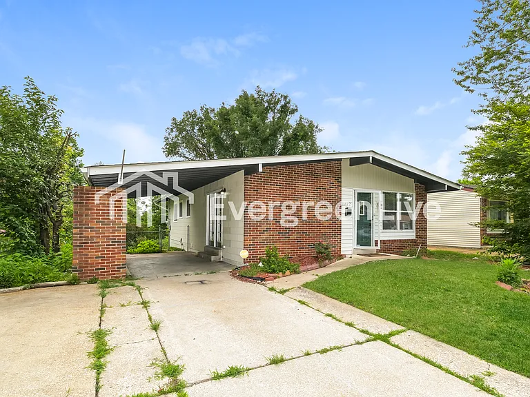 10422 Castle Dr — Photo 1