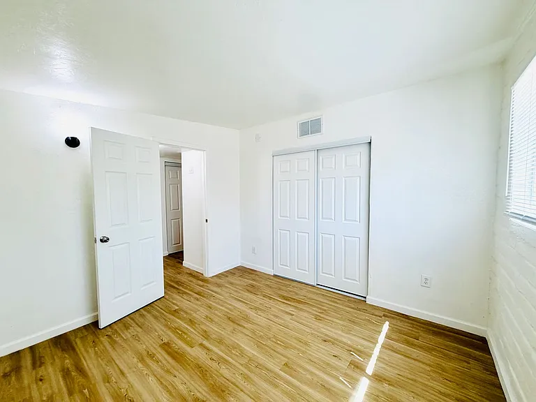 The Derby Apartments — Photo 32