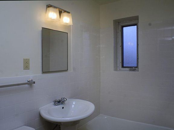 5th image of 4750 Centre Ave APT 3