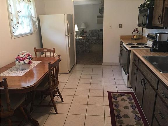 3rd image of 12 E Glennis Dr