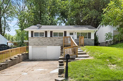 242 Gladys Ave Photo 1