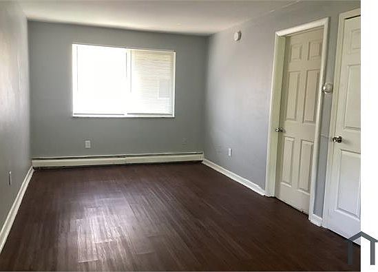 4th image of 2921-2929 Hoover Ave #2929-5