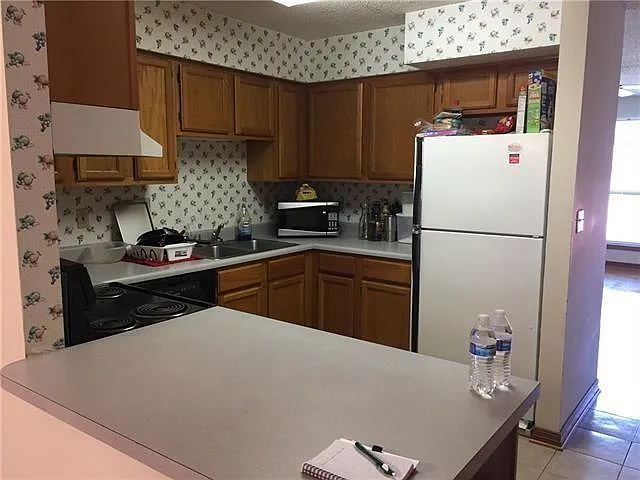 2 bed, 1.5 bath, 1150 sqft, $1,300 — Photo 4
