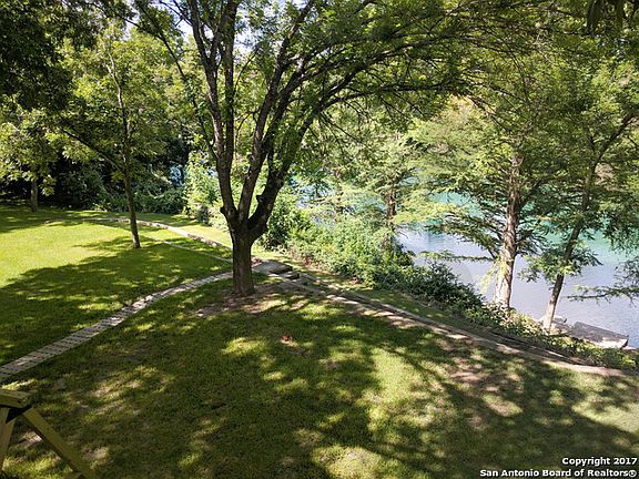 3rd image of 916 Misty Acres Dr