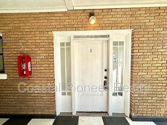 2nd image of 4015 N Seminole Ave APT 1