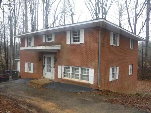 3073 Ridgemeadow Dr, Winston Salem, NC 27127