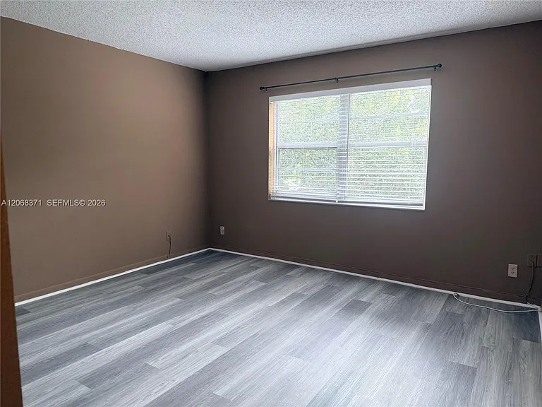 1200 NW 87th Ave #413 — Photo 8