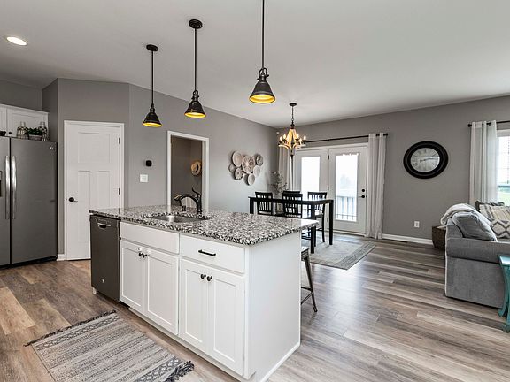 5th image of 517 Blue Spruce Dr
