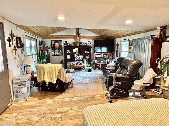 3rd image of 5 Dehart Ln