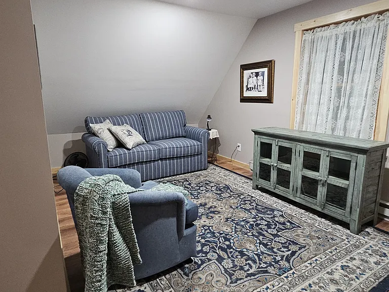 217 Hemlock Park Dr — Photo 2