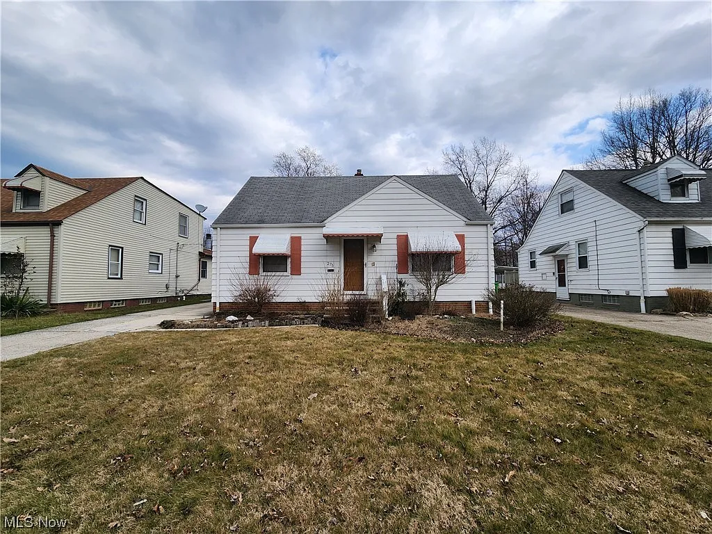 275 E 264th St photo 1