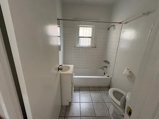 3902 Halldale Ave — Photo 7