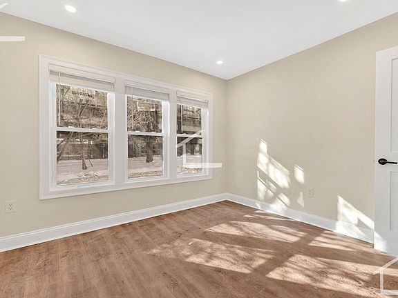 4th image of 7 Dickson St #2