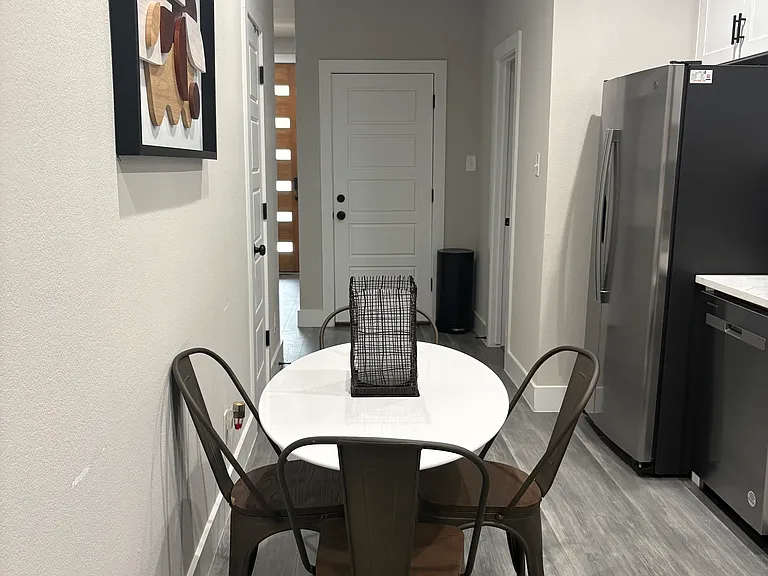 2323 Scott St — Photo 12