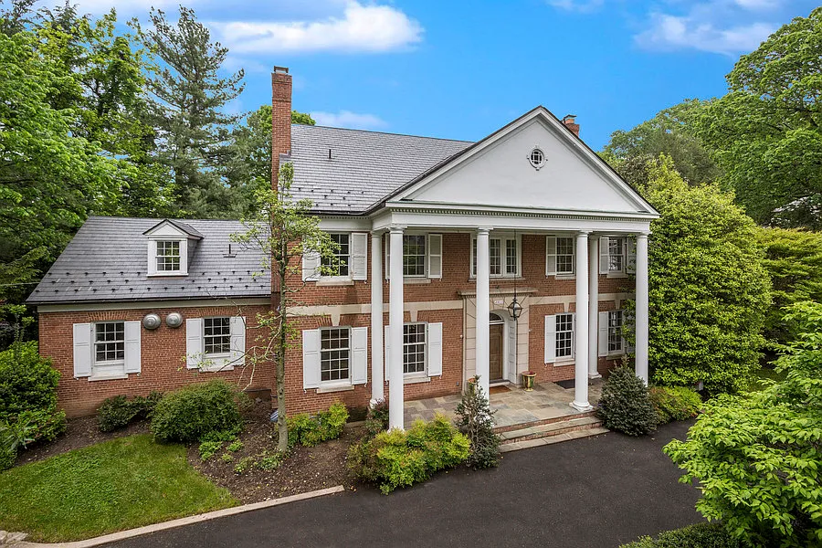 4911 Loughboro Rd NW photo 1