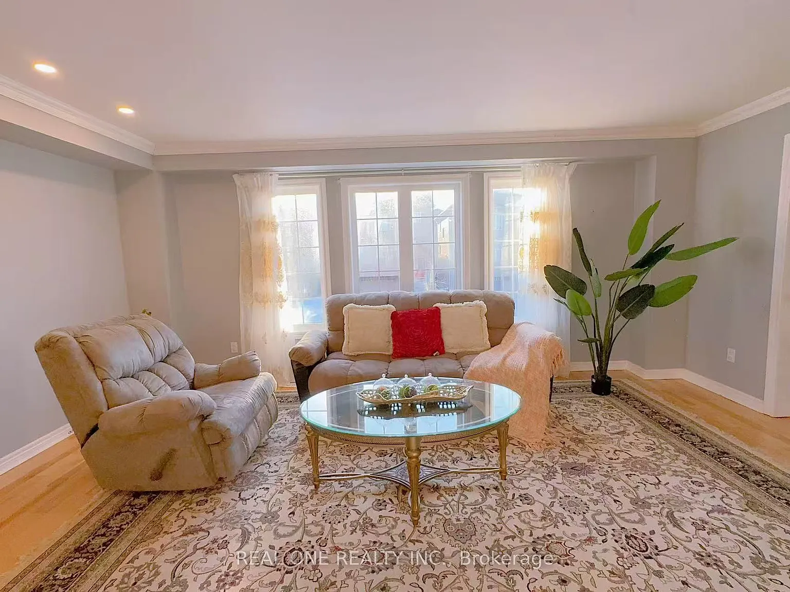 5 bed, $3,150 — Photo 2