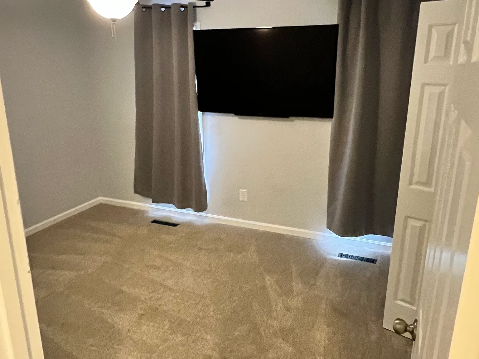 3 bed, 2.5 bath, 1450 sqft, $2,300 — Photo 3