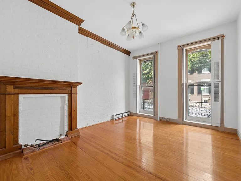 232 E 2nd St #1 — Photo 7