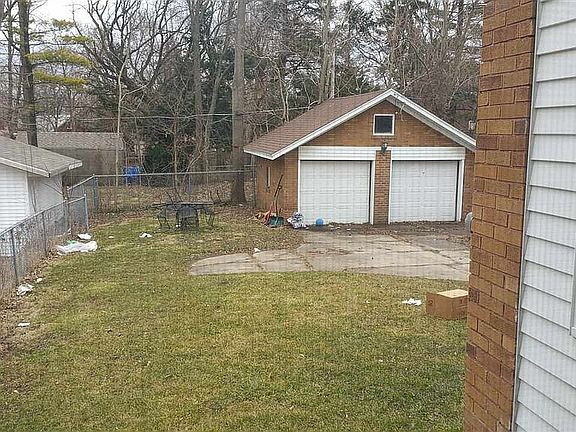 3rd image of 410 Churchill St
