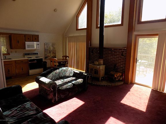 5th image of 145 Claremont Dr