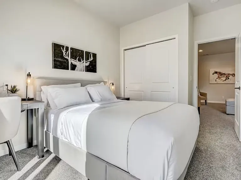 2220 E La Salle St — Photo 25