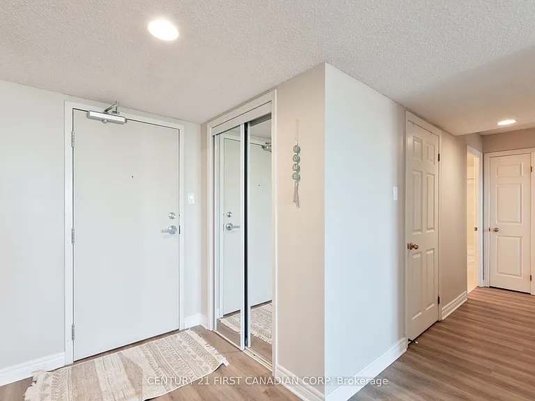 600 Talbot St #412 — Photo 29