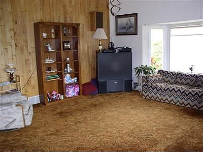 4th image of 825 300th St NE