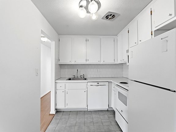 5th image of 1 Colonial Dr #B1-8