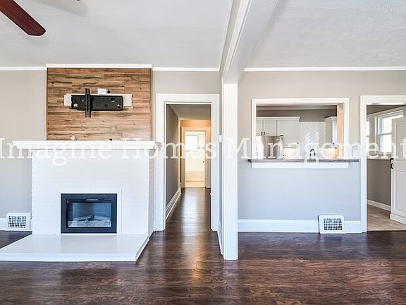 5th image of 17437 Woodford Ave #2