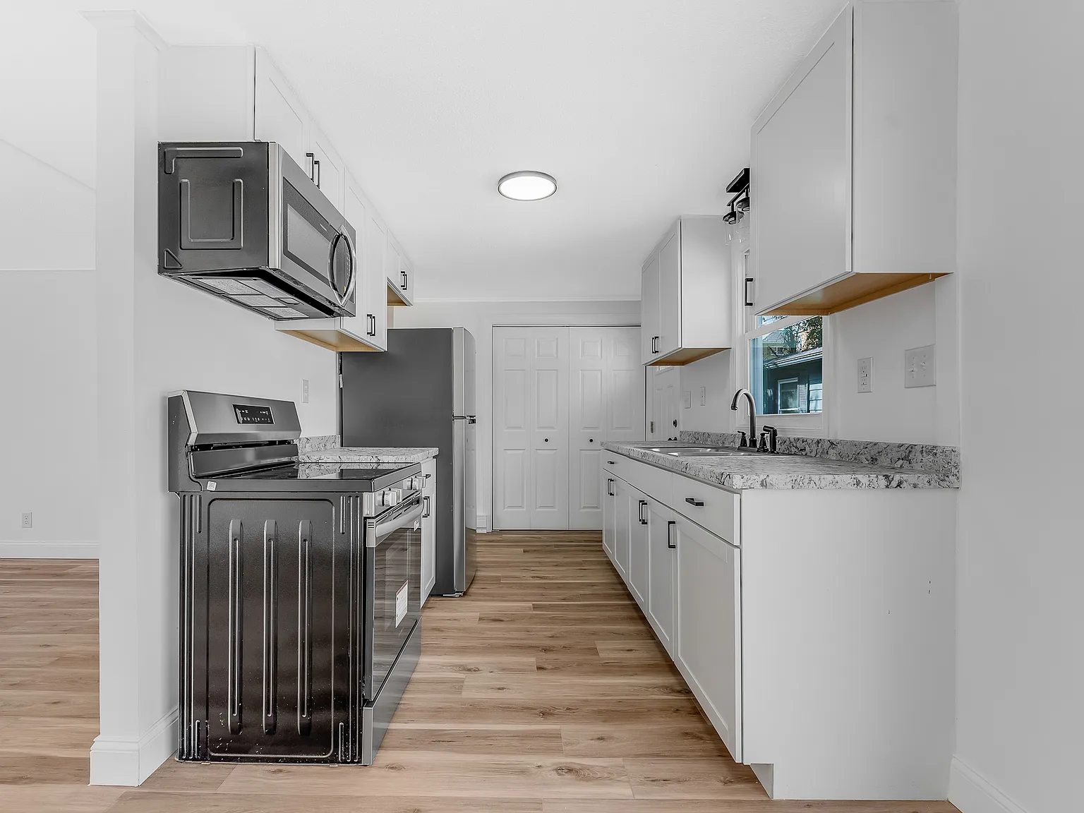 3 bed, 1152 sqft, $1,450 — Photo 3
