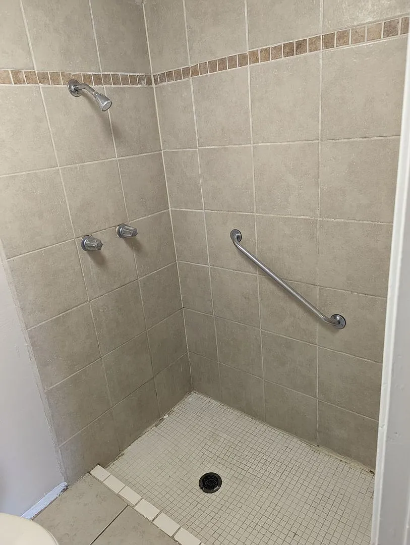 Villa Del Rey Apartment Homes — Photo 4