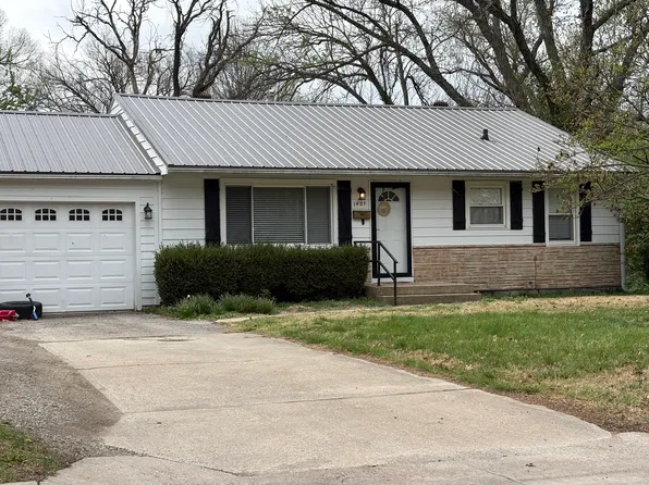 1421 W 21st Ter, Lawrence, KS 66046