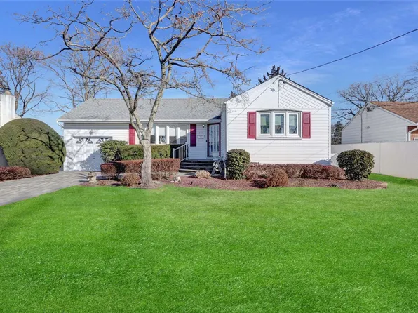 155 E 5th Street, Deer Park, NY 11729