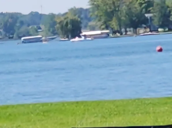 Lane 101 Lake Pleasant, Fremont, IN 46737