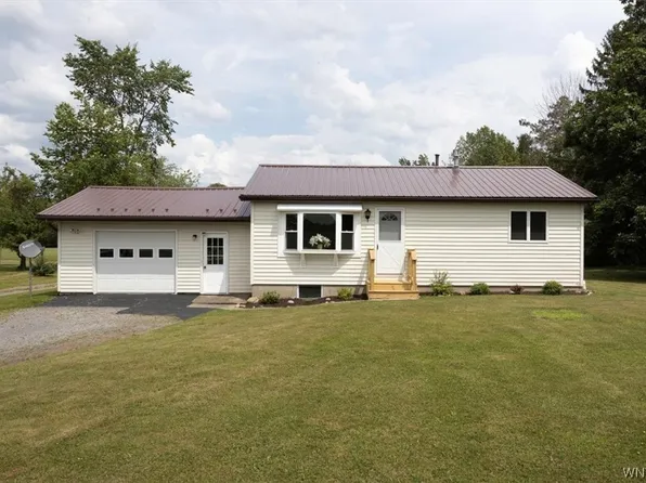 1090 Center St, East Aurora, NY 14052