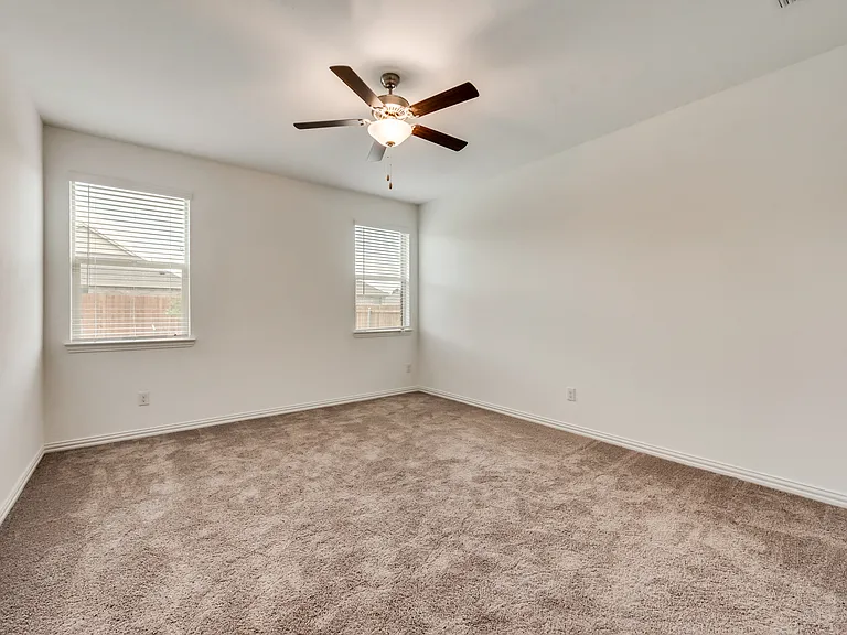 1833 Lake Grove Dr — Photo 14