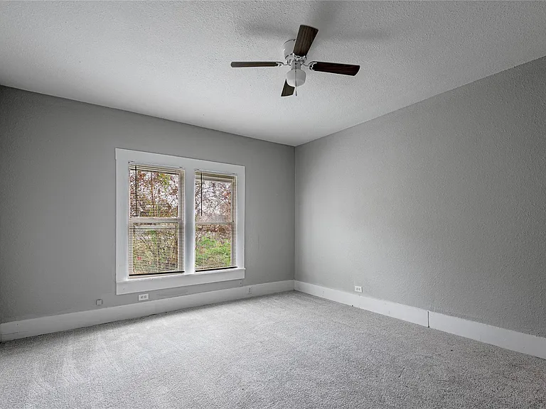 200 W Caroline St #A — Photo 20