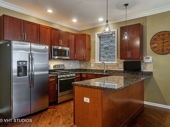 5th image of 1751 N Artesian Ave #1