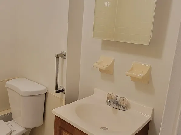 992 Broadway image 7 of 10