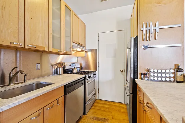 Rented by Keller Williams NYC | media 7