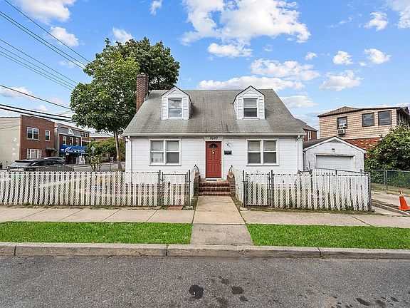 2nd image of 1603 Robertson Pl