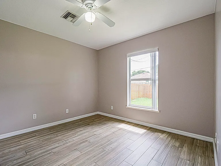 1456 25th Ct SW — Photo 11